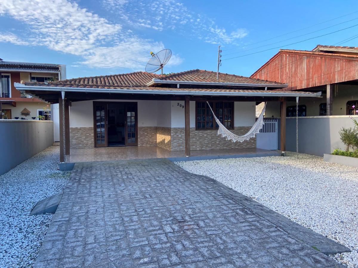 SUA CASA DE FÉRIAS 5 MINUTOS a pé do BETO CARRERO! Penha  Exterior foto